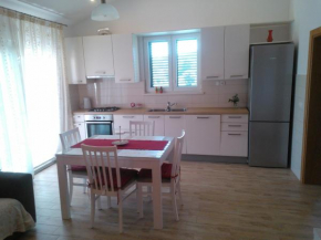  Tone & Marta Apartments  Примоштен